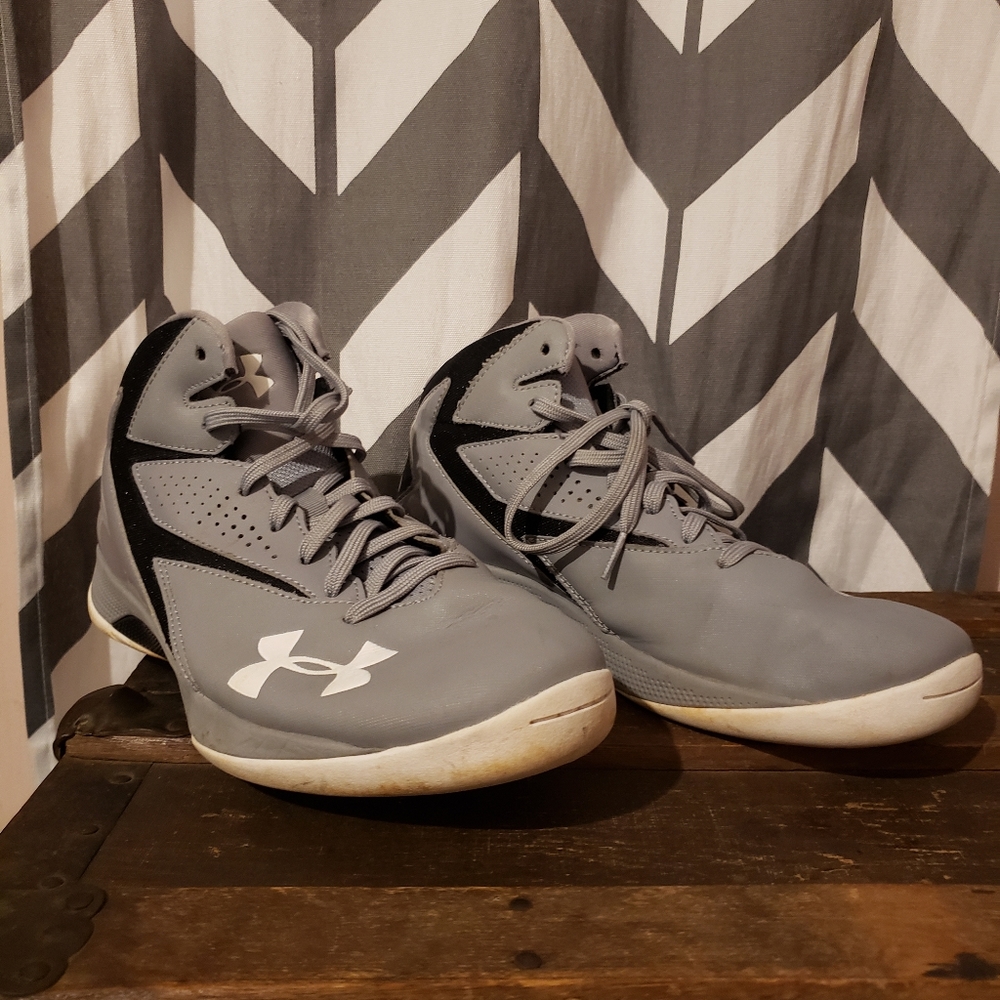 UnderArmour Boys Basketball Shoes